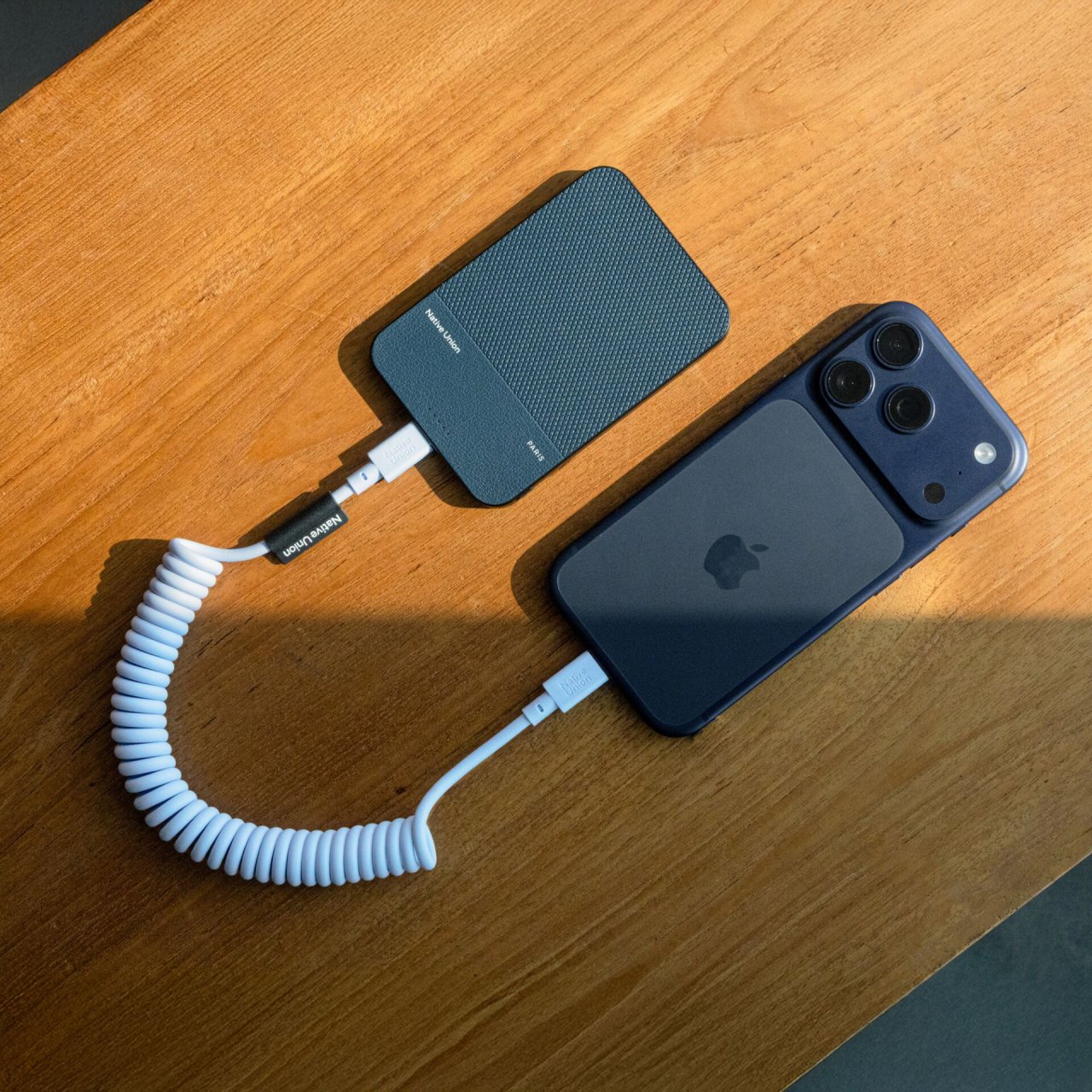 Native Union Pop USB-C auf USB-C Spiralkabel Azur USB-C auf USB-C 1,2m 60W