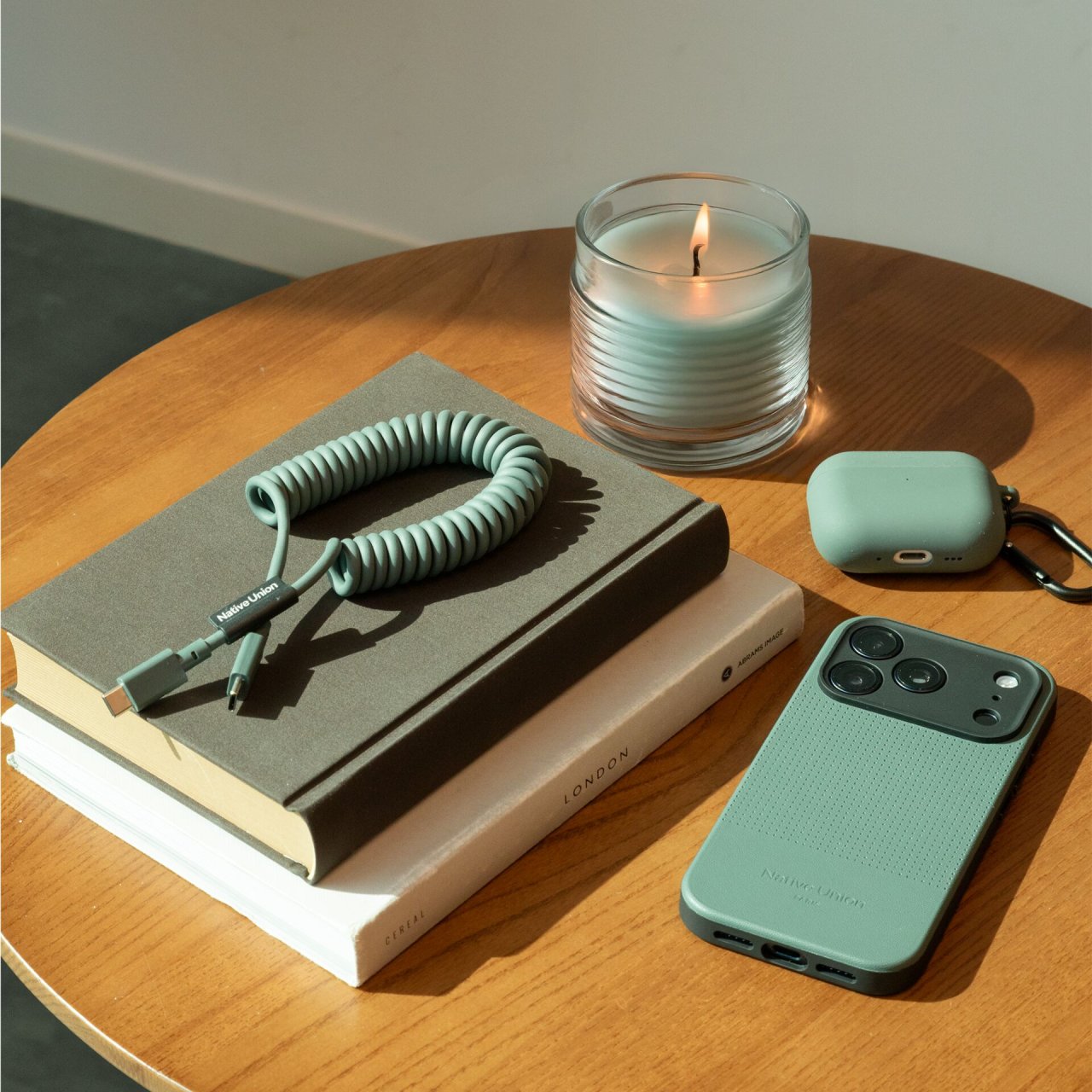 Native Union Pop USB-C auf USB-C Spiralkabel Slate Green USB-C auf USB-C 1,2m 60W