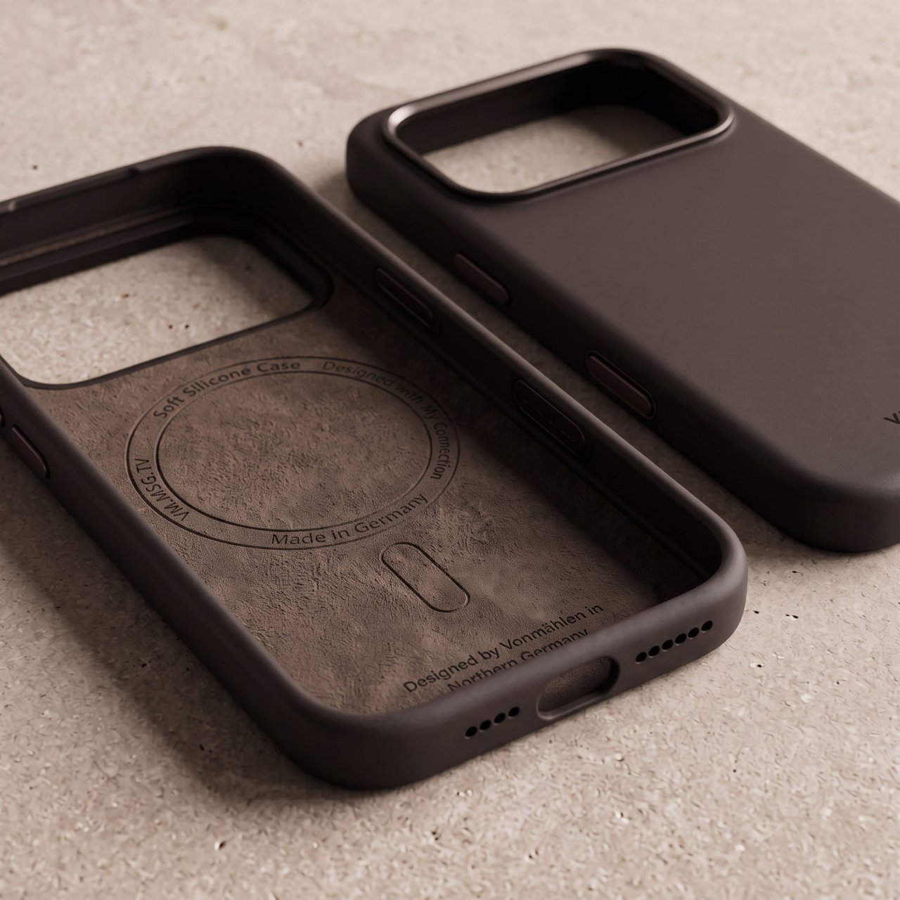 Soft Silicone Case 2 iPhone 18 Pro Max Dunkelbraun iPhone 17 Pro Max iPhone 18 Pro Max